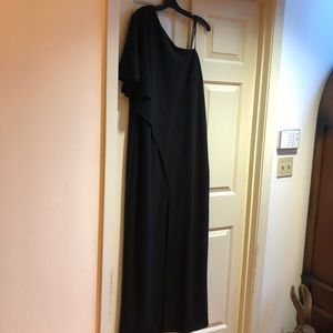 New Adrianna Papel Black One shoulder Gown